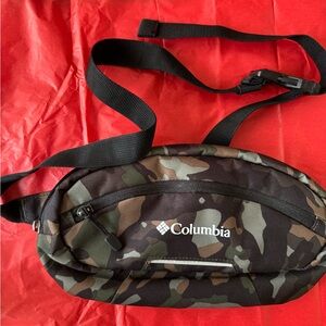 Columbia belt bag
